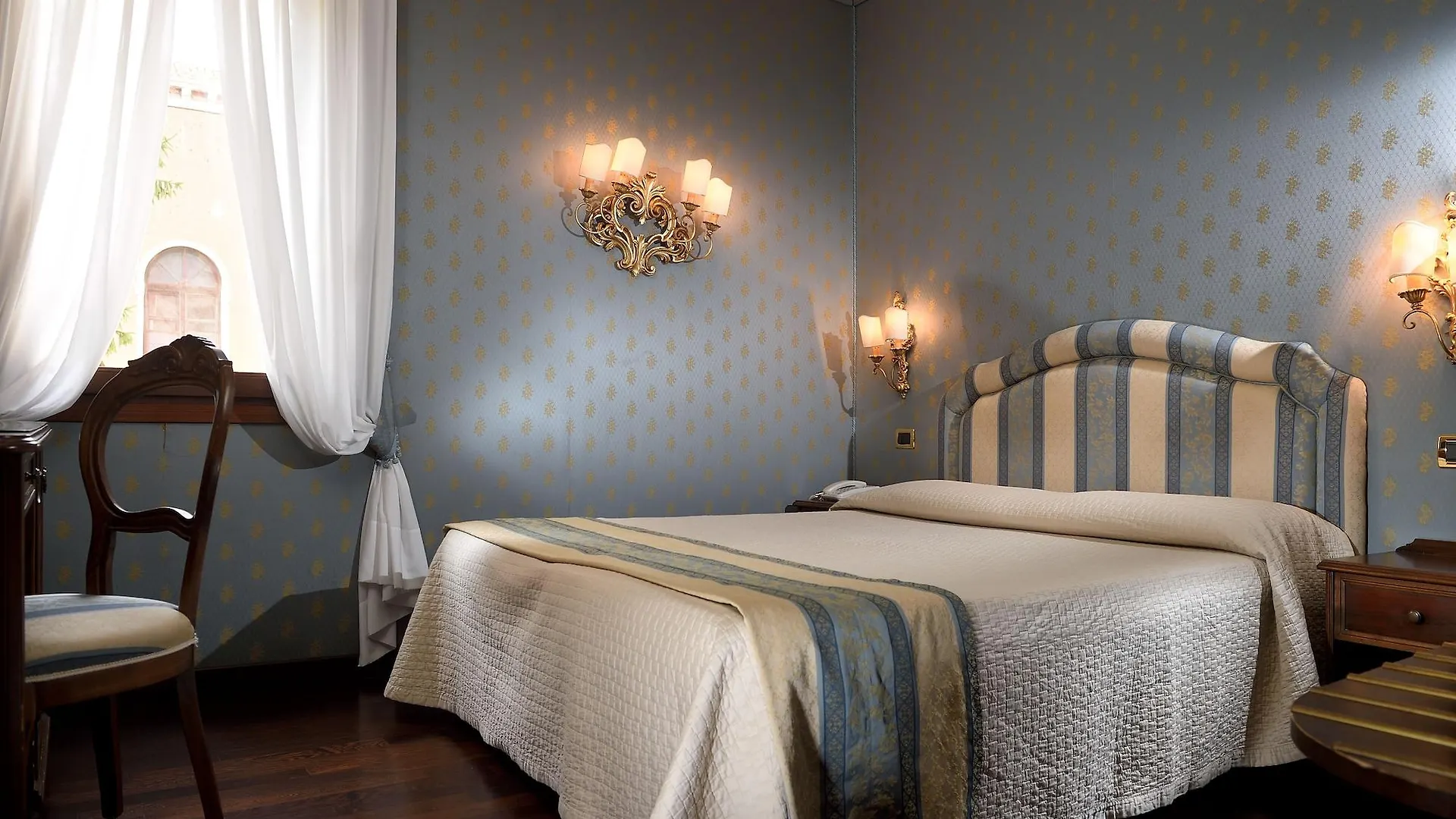 Hotel Abbazia Venice 3*,